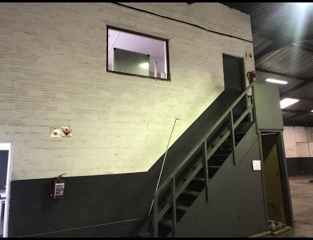 435M² FACTORY TO LET IN STIKLAND INDUSTRIAL